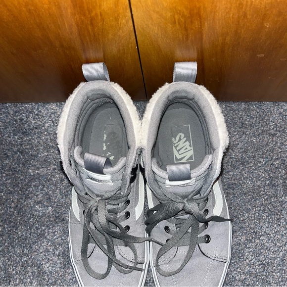Vans Gray and White Fur-Lined High Top Sneaker. Size 8. EUC - Picture 4 of 6